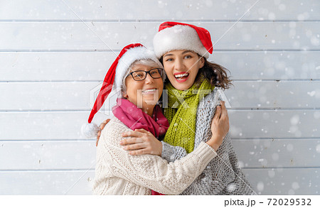Winter portrait of mother and her adult daughter 72029532