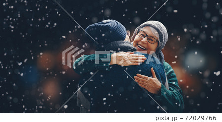 Winter portrait of senior couple 72029766