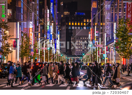 日本の東京都市景観 コロナ禍の東京・銀座。人混み…=2020年11月27日 日本の東京都市景観 コロナ禍の東京・銀座。人混み…=2020年11月27日 72030407