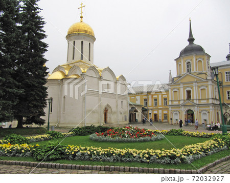 霧の中で黄金に輝く世界遺産トロイツキー大聖堂, セルギエフ・ポサード, モスクワ, ロシア 72032927