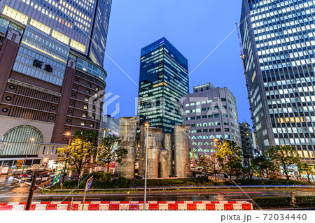 大阪梅田の換気塔、大阪の風景、阪急・阪神百貨店前、10月9日、日本 大阪梅田の換気塔、大阪の風景、阪急・阪神百貨店前、10月9日、日本 72034440