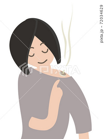 肩こりがひどい女性がお灸をしているイラスト 表情あり のイラスト素材