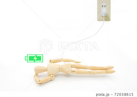 横になって充電するデッサン人形 横になって充電するデッサン人形 72038615