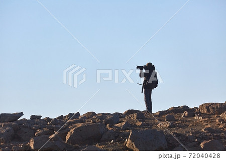 Standing on a cliff 72040428