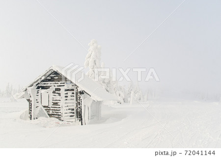 Wooden house in the mountains  72041144