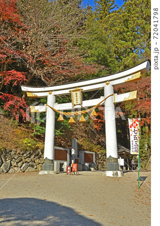 秩父・長瀞散歩：宝登山神社　扁額と注連縄 72041798
