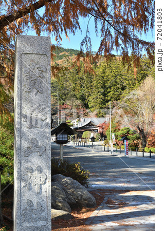 秩父・長瀞散歩:宝登山神社 門柱 秩父・長瀞散歩:宝登山神社 門柱 72041803