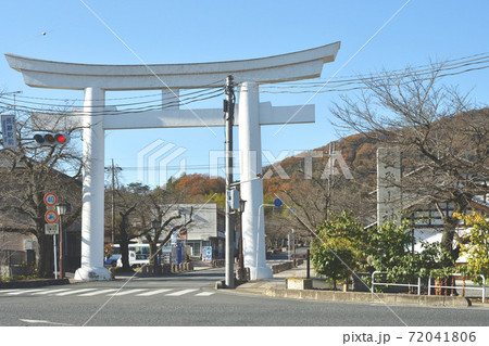 秩父・長瀞散歩：宝登山神社　大鳥居 72041806