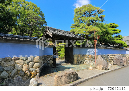 【愛媛県】晴天下の内子の町並み(重要伝統的建造物群) 【愛媛県】晴天下の内子の町並み(重要伝統的建造物群) 72042112
