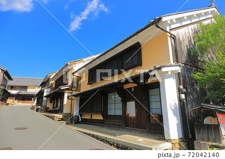 【愛媛県】晴天下の内子の町並み(重要伝統的建造物群) 【愛媛県】晴天下の内子の町並み(重要伝統的建造物群) 72042140