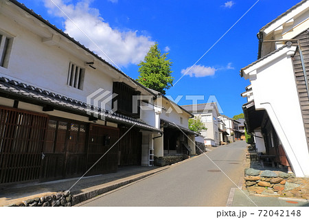 【愛媛県】晴天下の内子の町並み(重要伝統的建造物群) 【愛媛県】晴天下の内子の町並み(重要伝統的建造物群) 72042148
