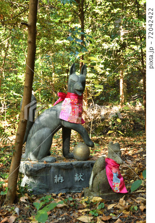 秩父・長瀞散歩：宝登山神社 境内の宝玉稲荷神社 72042422