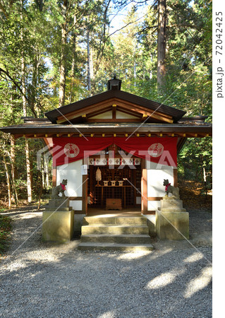 秩父・長瀞散歩：宝登山神社 境内の宝玉稲荷神社 72042425