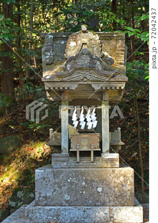 秩父・長瀞散歩：宝登山神社 境内の長瀞町招魂社 72042437