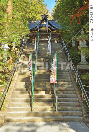 秩父・長瀞散歩:宝登山神社 石段と拝殿 秩父・長瀞散歩:宝登山神社 石段と拝殿 72042467