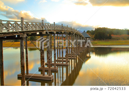 夕暮れ　鶴の舞橋 72042533