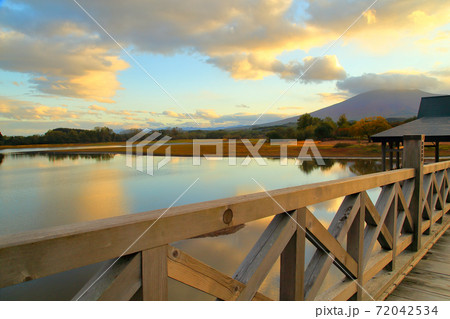 夕暮れ　鶴の舞橋 72042534