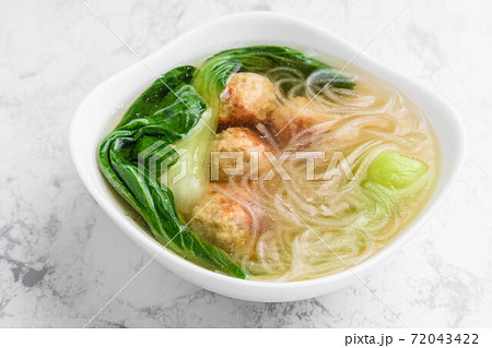 鶏団子と春雨の中華スープ 鶏団子と春雨の中華スープ 72043422