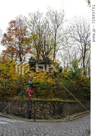 パリの街角　モンマルトル　ピガール 72043731