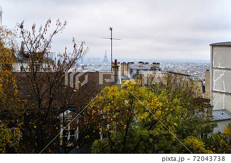 パリの街角　モンマルトル　ピガール 72043738