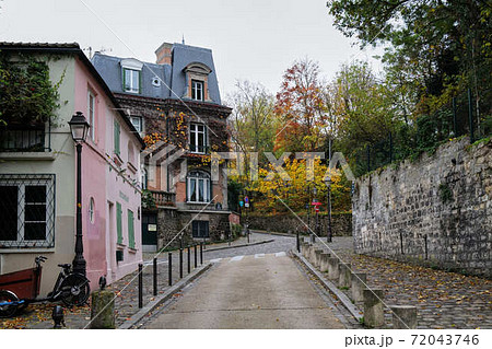 パリの街角　モンマルトル　ピガール 72043746