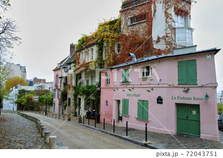 パリの街角　モンマルトル　ピガール 72043751