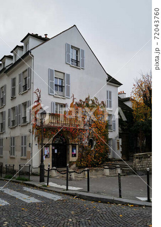 パリの街角　モンマルトル　ピガール 72043760