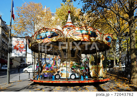 パリの街角　モンマルトル　ピガール 72043762