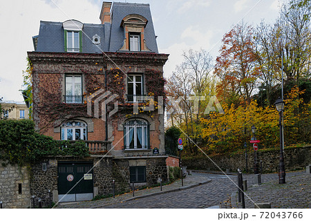 パリの街角　モンマルトル　ピガール 72043766