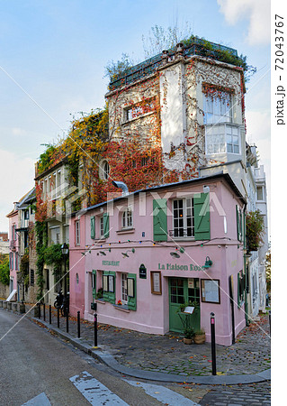 パリの街角　モンマルトル　ピガール 72043767