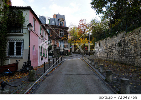 パリの街角　モンマルトル　ピガール 72043768