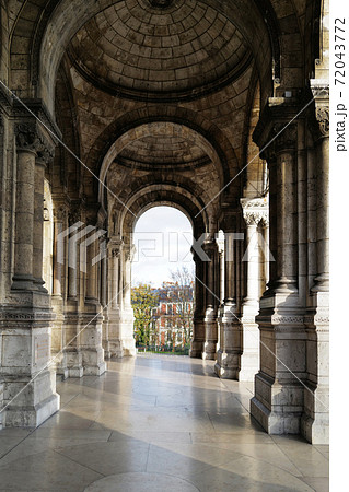 パリの街角　モンマルトル　ピガール 72043772