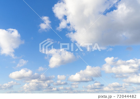 空の写真　青い空・白い雲 72044482