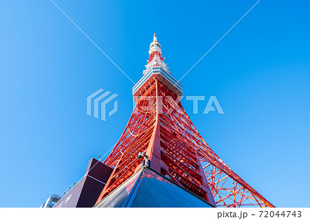 快晴の空と東京タワー 72044743