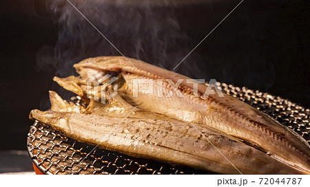 北海道の美味しいホッケの開きを炭火焼きの写真素材