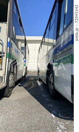 バスとバスのすきま バスとバスのすきま 72045342
