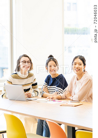 女子大生 留学生 大学 キャンパスライフイメージ　撮影協力：中央工学校附属日本語学校 72046033