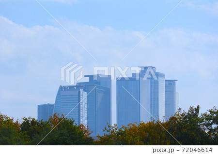 名古屋駅周辺、超高層ビル群の遠景 72046614