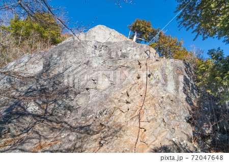 乾徳山のカミナリ岩の鎖場 乾徳山のカミナリ岩の鎖場 72047648