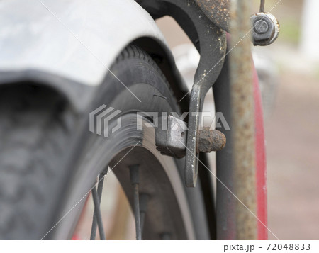 自転車の前輪ブレーキシュー・摩耗後 自転車の前輪ブレーキシュー・摩耗後 72048833
