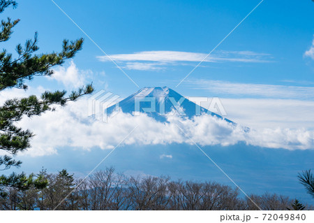 倉見山の山頂から見た富士山 72049840