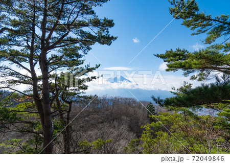倉見山の山頂から見た富士山 倉見山の山頂から見た富士山 72049846