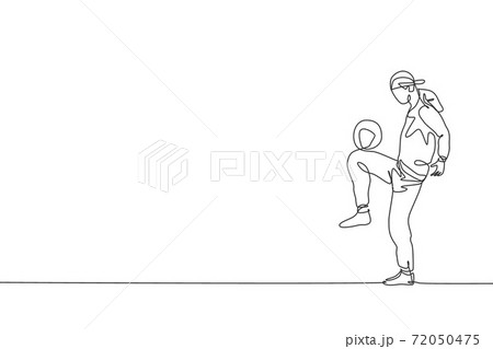 Single continuous line drawing of young sportive man wearing bandan train soccer freestyle, juggling on the field. Football freestyler concept. Trendy one line draw graphic design vector illustration 72050475