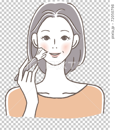 メイクするシニア女性 72050798