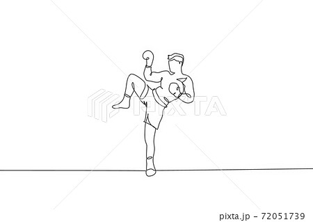 One continuous line drawing of young sporty muay thai boxer man preparing to fight, stance kick at box arena. Fighting sport game concept. Dynamic single line draw design vector illustration graphic 72051739