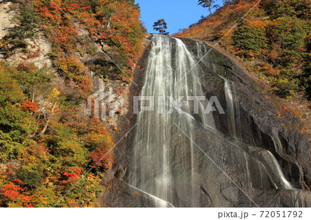 安の滝と紅葉 安の滝と紅葉 72051792