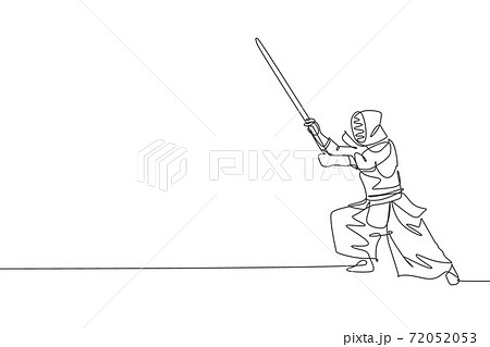 Single continuous line drawing of young sportive man practicing kendo defense martial art skill on gym sport center. Fighting sport concept. Trendy one line draw design vector graphic illustration 72052053