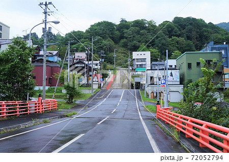 思い出橋とゆうばりキネマ街道の町並み(夕張本町) 思い出橋とゆうばりキネマ街道の町並み(夕張本町) 72052794