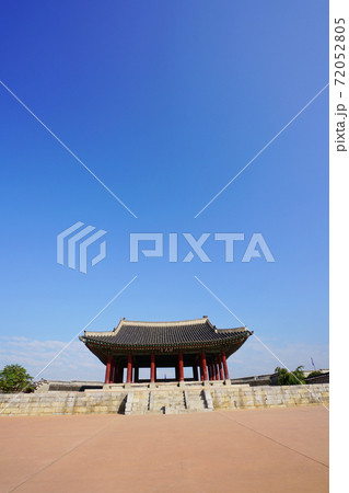 スポット 晴れ 建物 72052805