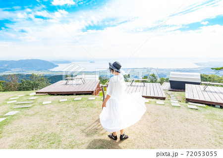 滋賀県 琵琶湖の見える丘 72053055